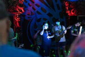 He Pō Ngahau i He Tangi Rōreka